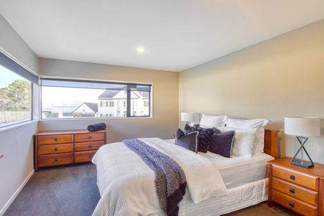 Photo of property in 20 Countess Close, Maupuia, Wellington, 6022