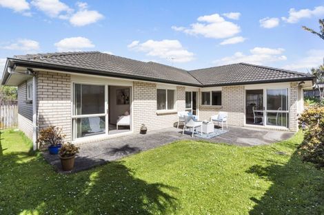 Photo of property in 9 Ballydonegan Rise, East Tamaki, Auckland, 2013
