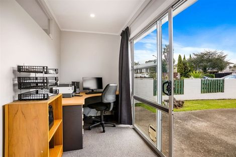 Photo of property in 4 Towra Place, Botany Downs, Auckland, 2010