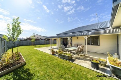 Photo of property in 6 Pegasus Place, Kelvin Grove, Palmerston North, 4414