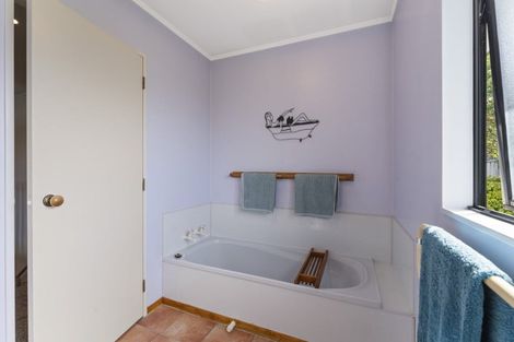 Photo of property in 5 Saunders Close, Whitby, Porirua, 5024