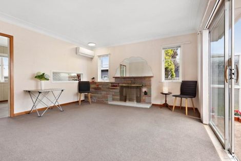 Photo of property in 14 Taikata Road, Te Atatu Peninsula, Auckland, 0610