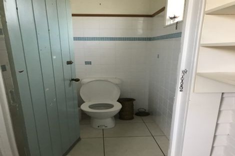 Photo of property in 94 Endeavour Street, Lyall Bay, Wellington, 6022