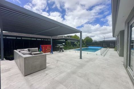 Photo of property in 12 Bellamont Street, Kumeu, 0810
