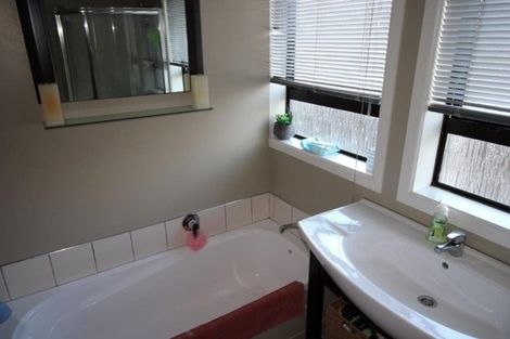 Photo of property in 30 Grove Road, Papakura, 2110