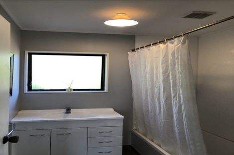 Photo of property in 13 Craigbank Avenue, New Lynn, Auckland, 0600