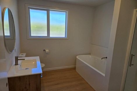Photo of property in 102 Yaldhurst Road, Sockburn, Christchurch, 8042