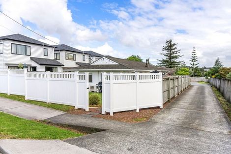 Photo of property in 55 Matipo Road, Te Atatu Peninsula, Auckland, 0610