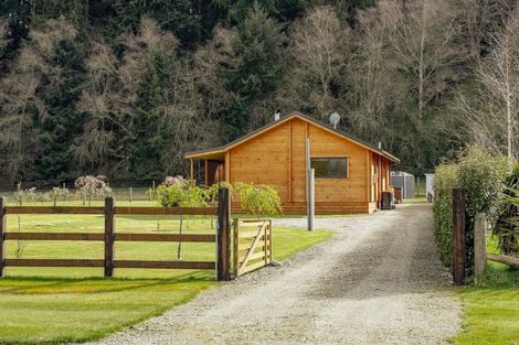 Photo of property in 10 Carlisle Street, Athol, 9793