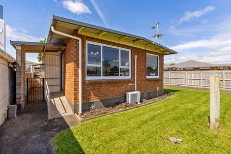 Photo of property in 1/378 Devon Street East, Strandon, New Plymouth, 4312
