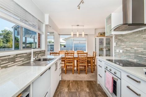 Photo of property in 35 Powrie Street, Glenfield, Auckland, 0629