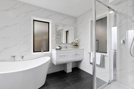 Photo of property in 16 Strabo Place, Windsor Park, Auckland, 0632