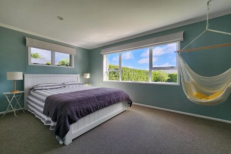 Photo of property in 8 Hussey Street, Oakura, 4314