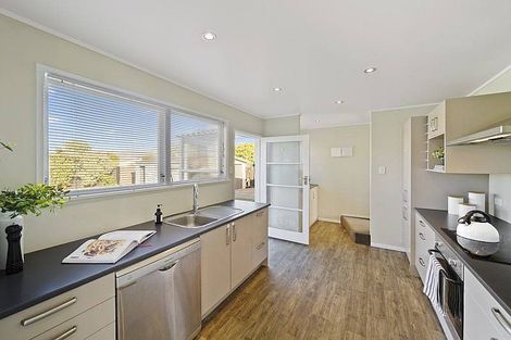 Photo of property in 72 Walworth Avenue, Pakuranga Heights, Auckland, 2010