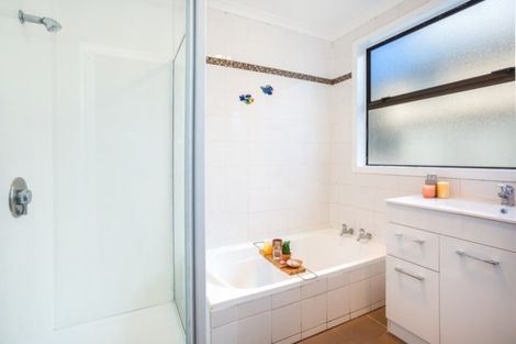 Photo of property in 19a Lyndhurst Road, Tawa, Wellington, 5028