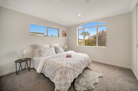 Photo of property in 23 Laurel Oak Drive, Schnapper Rock, Auckland, 0632