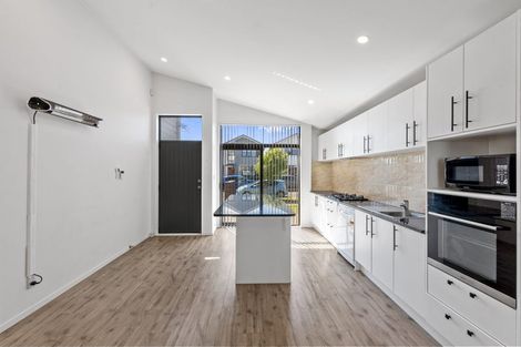 Photo of property in 15 Hoiho Road, Pukekohe, 2120