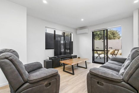 Photo of property in 48b Kemble Close, Mangere, Auckland, 2022