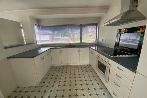 Photo of property in 9 Bridge Avenue, Te Atatu South, Auckland, 0610