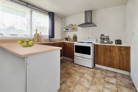Photo of property in 9 Kirrie Avenue, Te Atatu South, Auckland, 0610