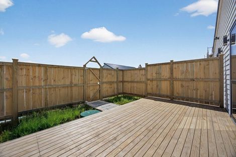 Photo of property in 10 Kaapehu Street, Karaka, 2578