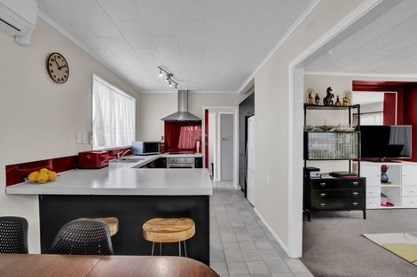 Photo of property in 11 Warkworth Grove, Bell Block, New Plymouth, 4312
