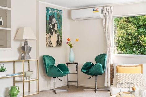 Photo of property in 39 Onedin Place, Titirangi, Auckland, 0604