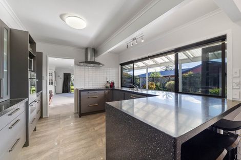 Photo of property in 64 Karina Road, Merrilands, New Plymouth, 4312