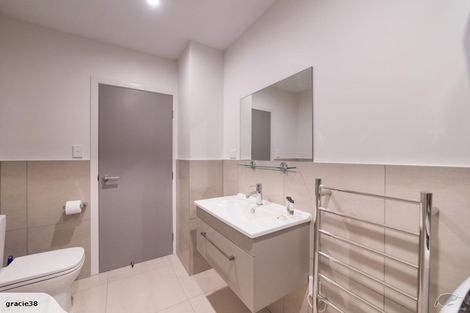 Photo of property in Wyndham Gardens Apartments, 411/30u Red Oaks Drive, Frankton, Queenstown, 9300