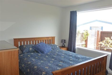 Photo of property in 17 Daniels Road, Redwood, Christchurch, 8051