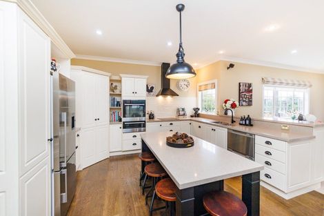 Photo of property in 35 Cashmere Drive, Fitzherbert, Palmerston North, 4410