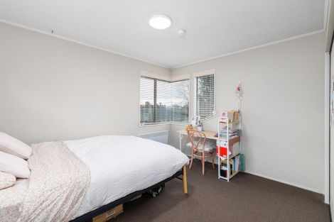 Photo of property in 10 Castle Way, Beckenham, Christchurch, 8023