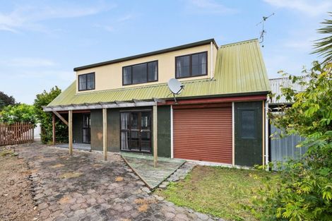 Photo of property in 2/2 Heretaunga Street East, Parkvale, Hastings, 4122