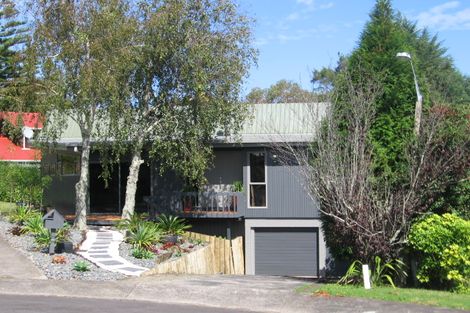 Photo of property in 23 Pokapu Street, Titirangi, Auckland, 0600