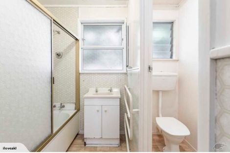 Photo of property in 2/111 Eskdale Road, Birkdale, Auckland, 0626