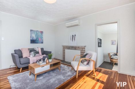 Photo of property in 11 Link Road, Newlands, Wellington, 6037