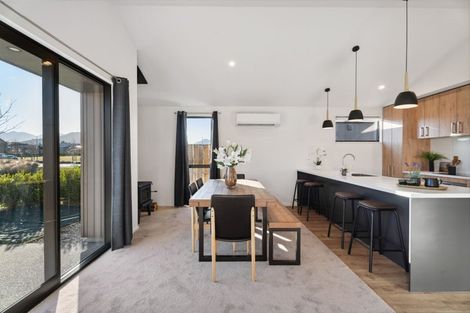 Photo of property in 5 Matakanui Lane, Wanaka, 9305