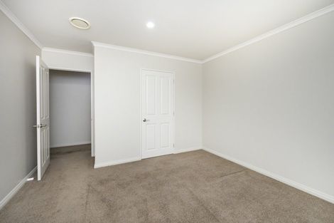 Photo of property in 6 Ron Place, Fitzherbert, Palmerston North, 4410