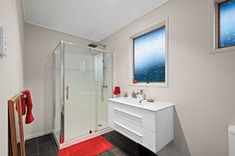 Photo of property in 31 Pipitea Place, Massey, Auckland, 0614