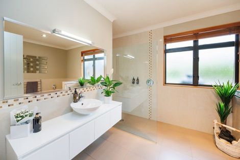 Photo of property in 7 Titirangi Drive, Fitzherbert, Palmerston North, 4471