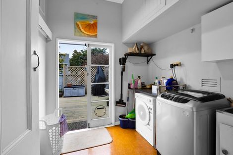 Photo of property in 237 South Road, Hawera, 4610