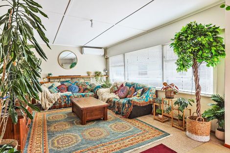 Photo of property in 52 Upham Street, Havelock North, 4130