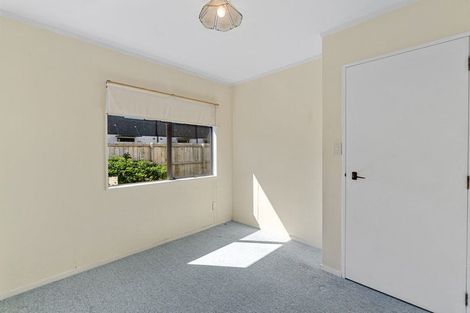 Photo of property in 3/121 Bruce Mclaren Road, Henderson, Auckland, 0612