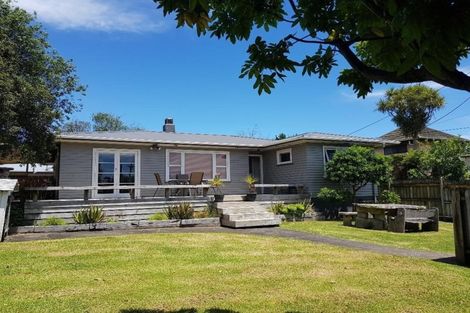 Photo of property in 37 Edmonton Road, Henderson, Auckland, 0612