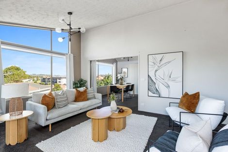 Photo of property in 8a Orewa Heights Crescent, Orewa, 0931