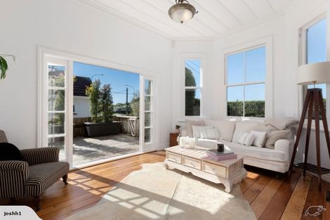 Photo of property in 1/86 Birkenhead Avenue, Birkenhead, Auckland, 0626