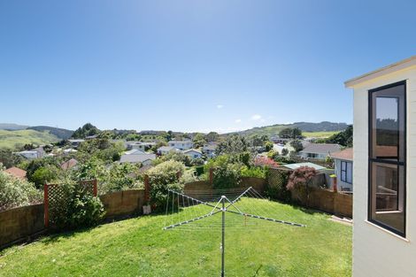 Photo of property in 6 Maracas Crescent, Grenada Village, Wellington, 6037