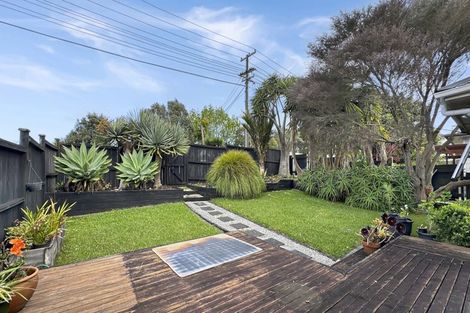 Photo of property in 36 Fairmount Road, Titirangi, Auckland, 0604