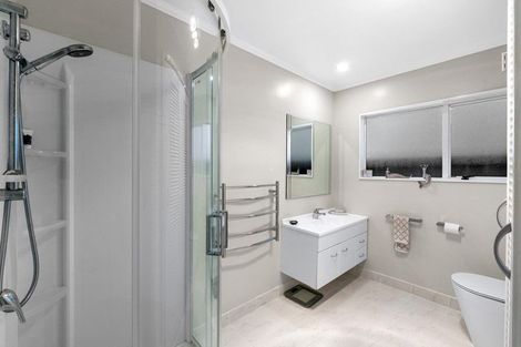 Photo of property in 2/10 Javelin Place, West Harbour, Auckland, 0618