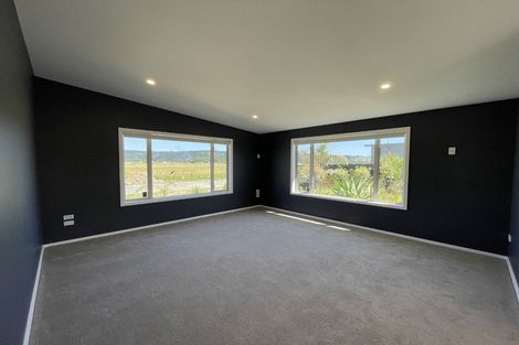 Photo of property in 37 Pohutukawa Drive, Eskdale, Napier, 4182